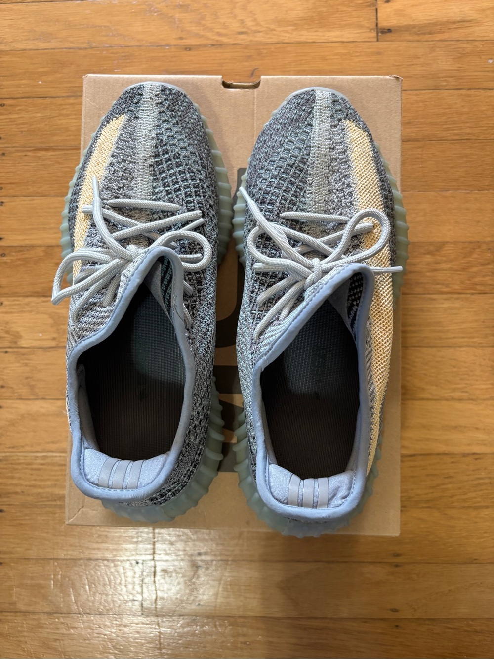 Size 9.5 - adidas Yeezy Boost 350 V2 Ash Blue